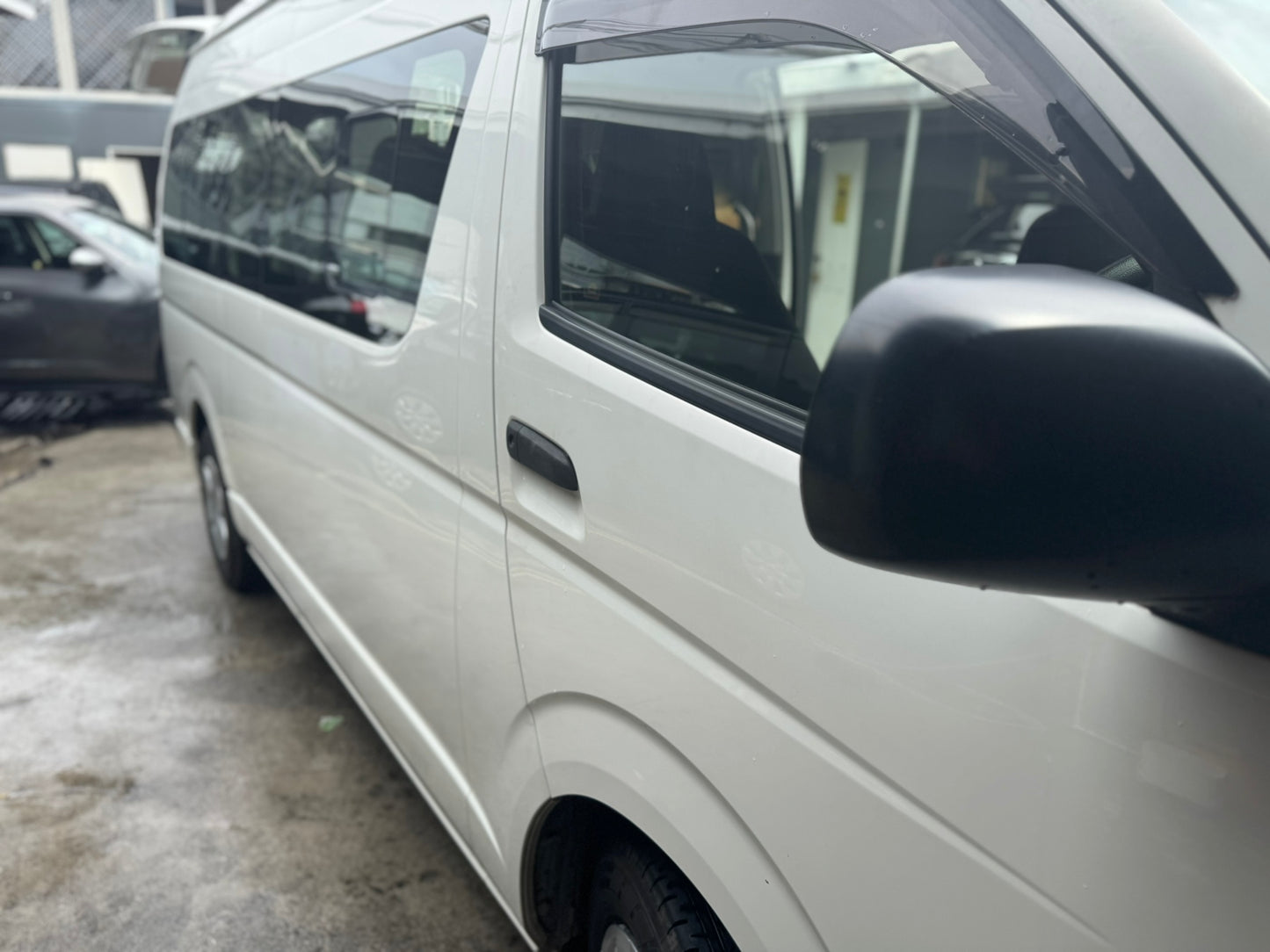 Toyota Hiace 14-Seater