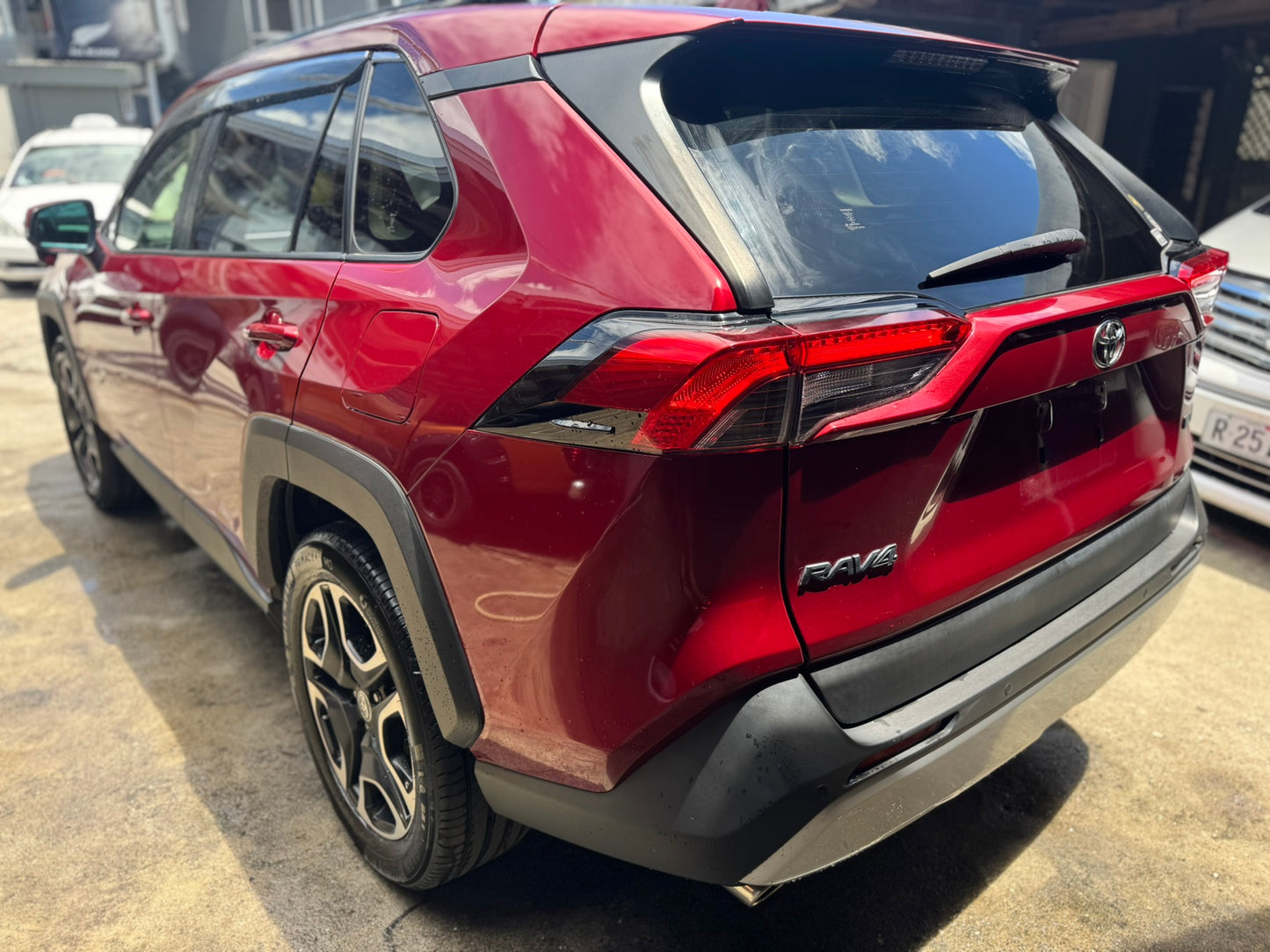 TOYOTA RAV 4 RED 4x4