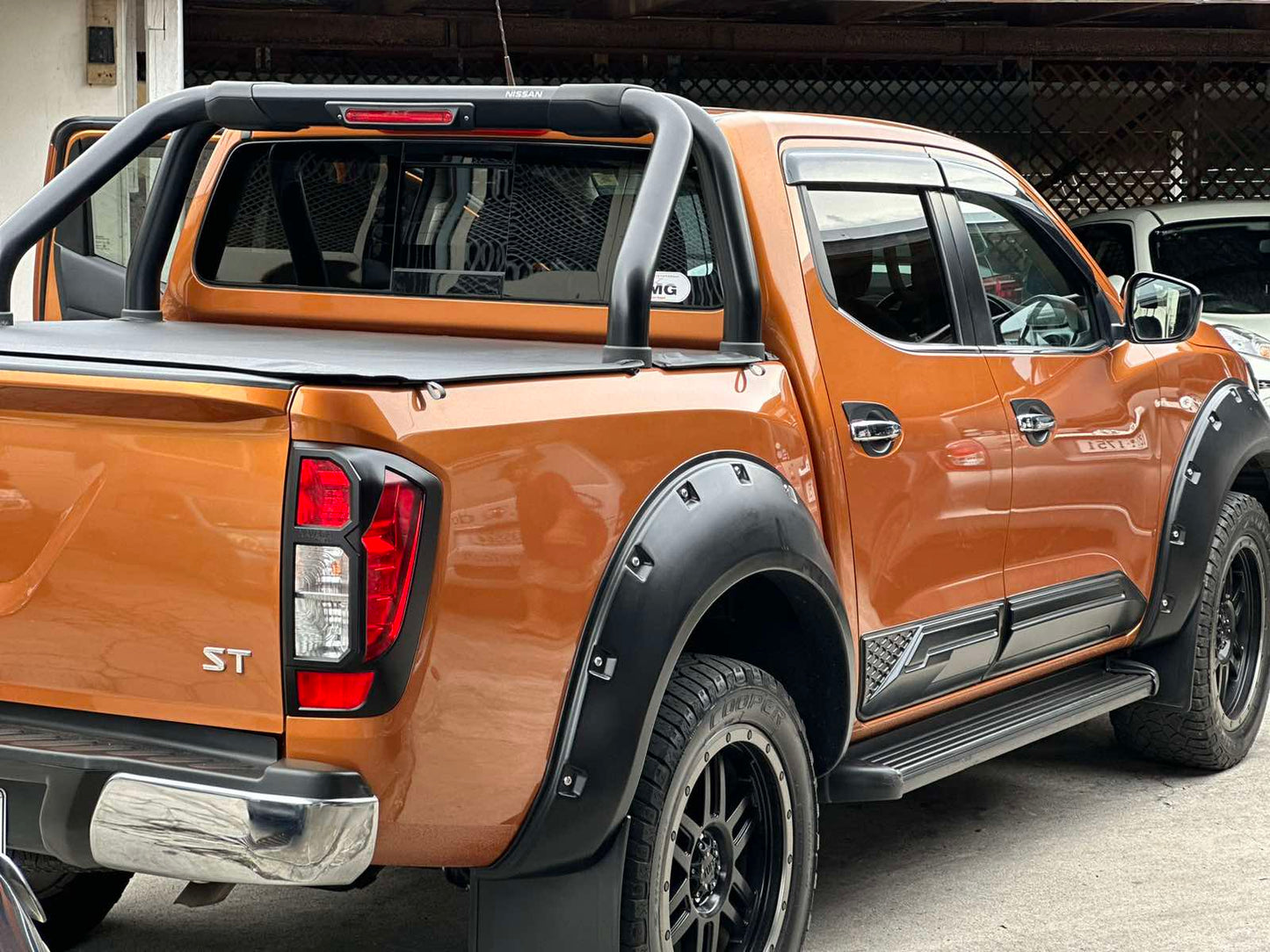 Nissan Nevara 4x4 Truck Gold