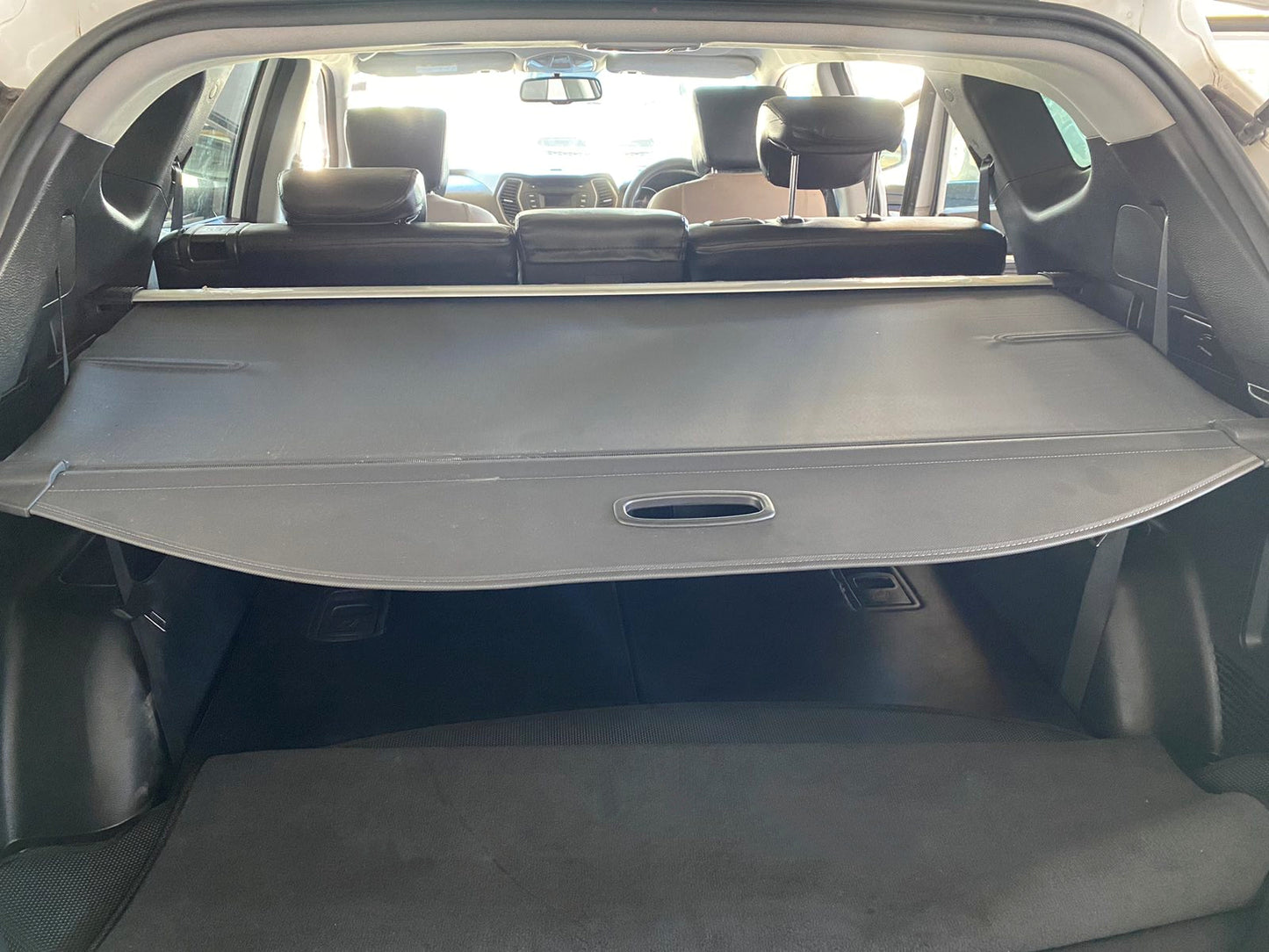 Hyundai Santa Fe (White)