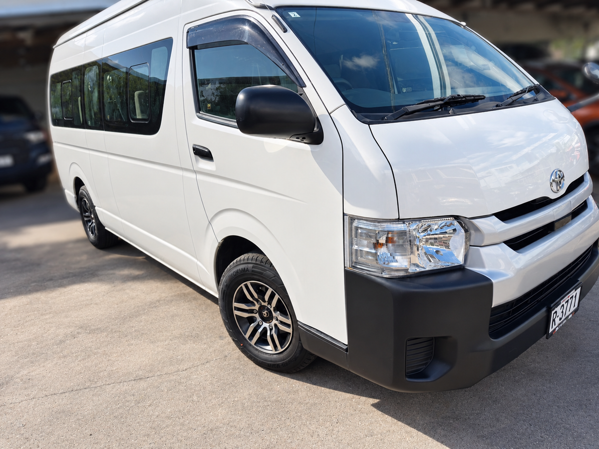 Toyota HiAce 14-Seater Automatic- White