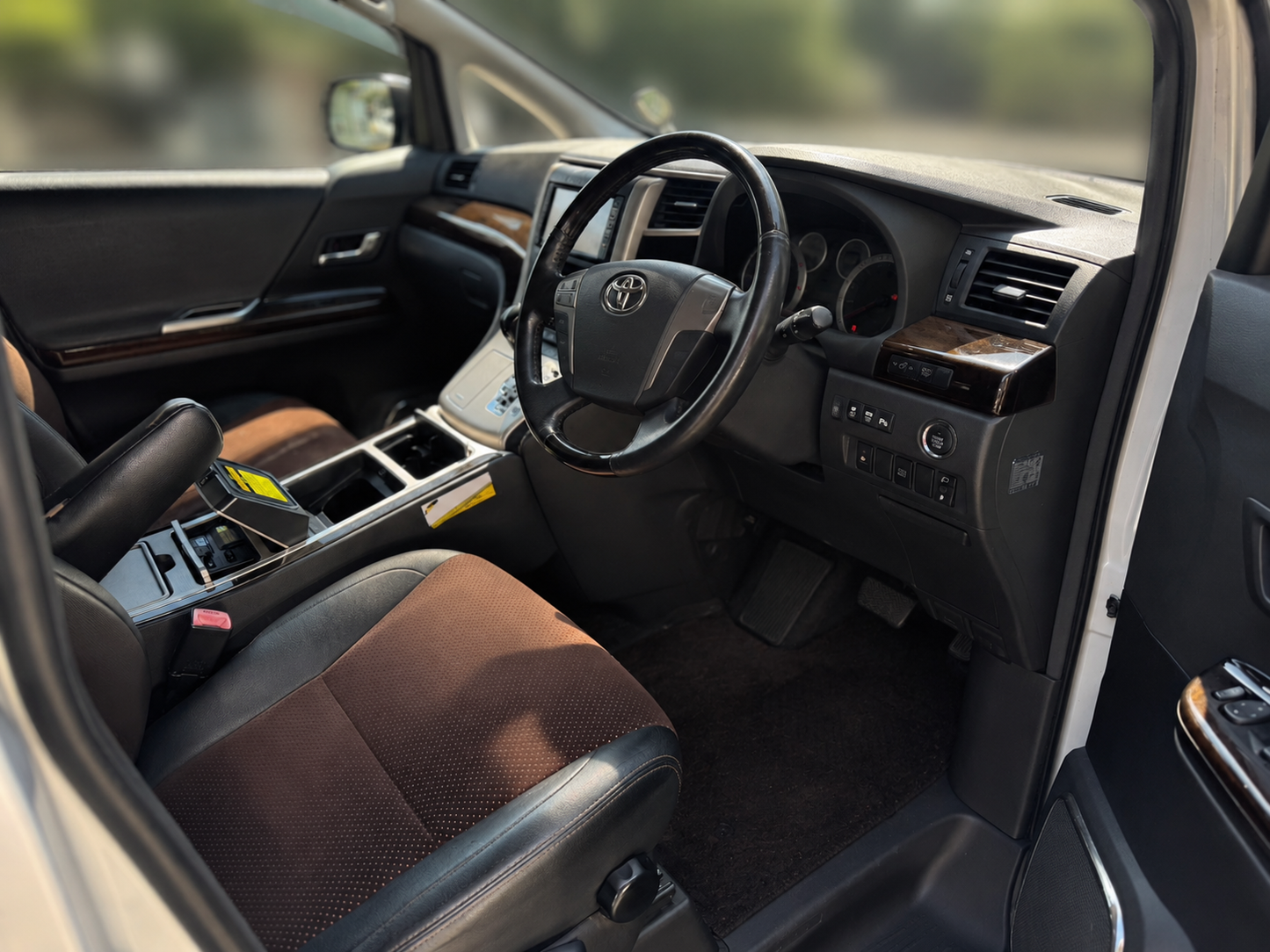 Toyota Alphard 7 Seater Mini Van