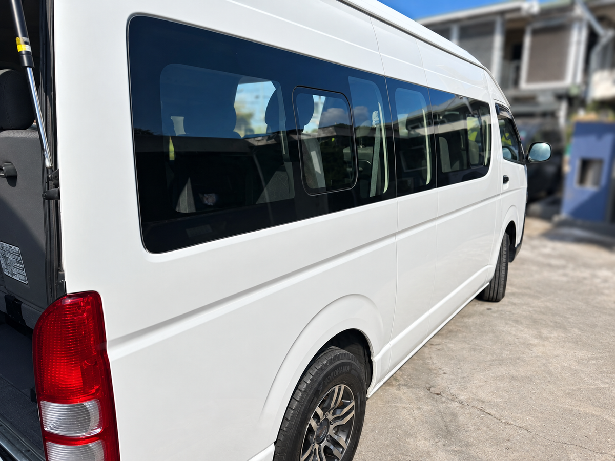 Toyota HiAce 14-Seater Automatic- White