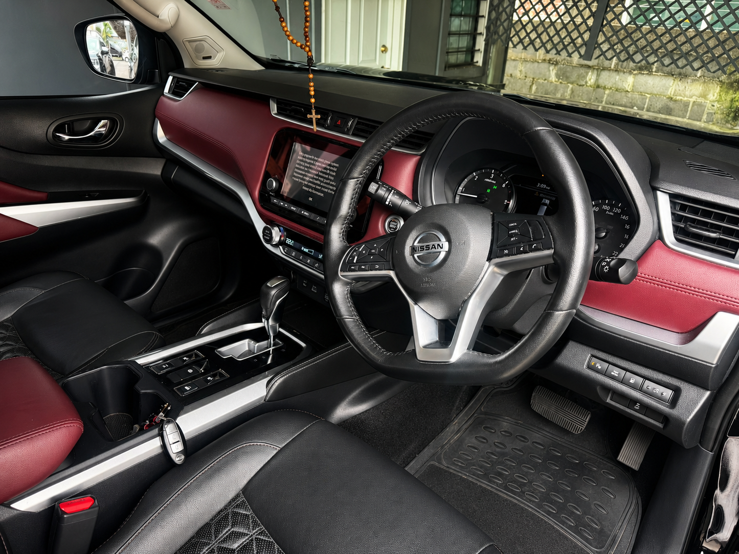Nissan Terra 4WD  7-Seater SUV / Automatic Diesel